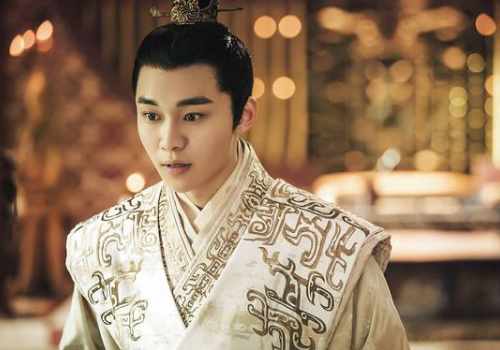 剑王朝元子初是谁的儿子，他和丁宁是什么关系